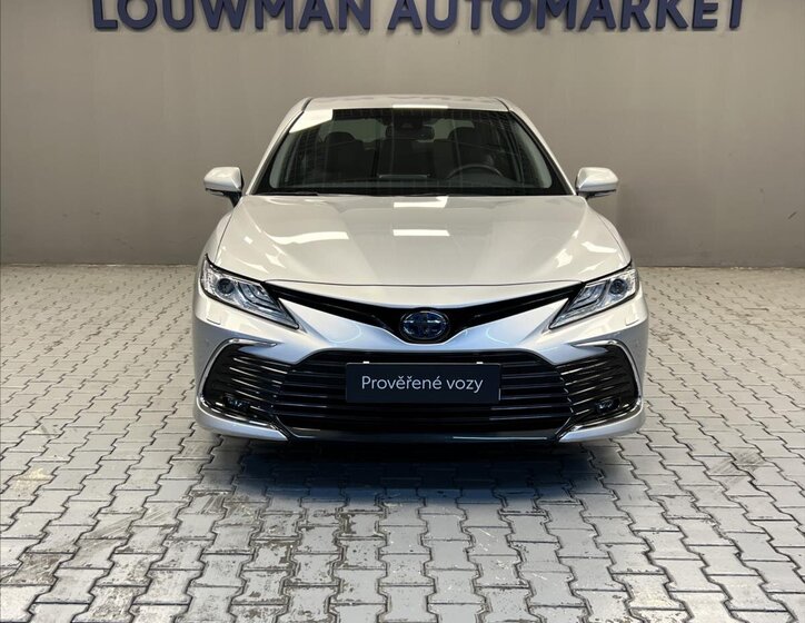 Toyota Camry 4