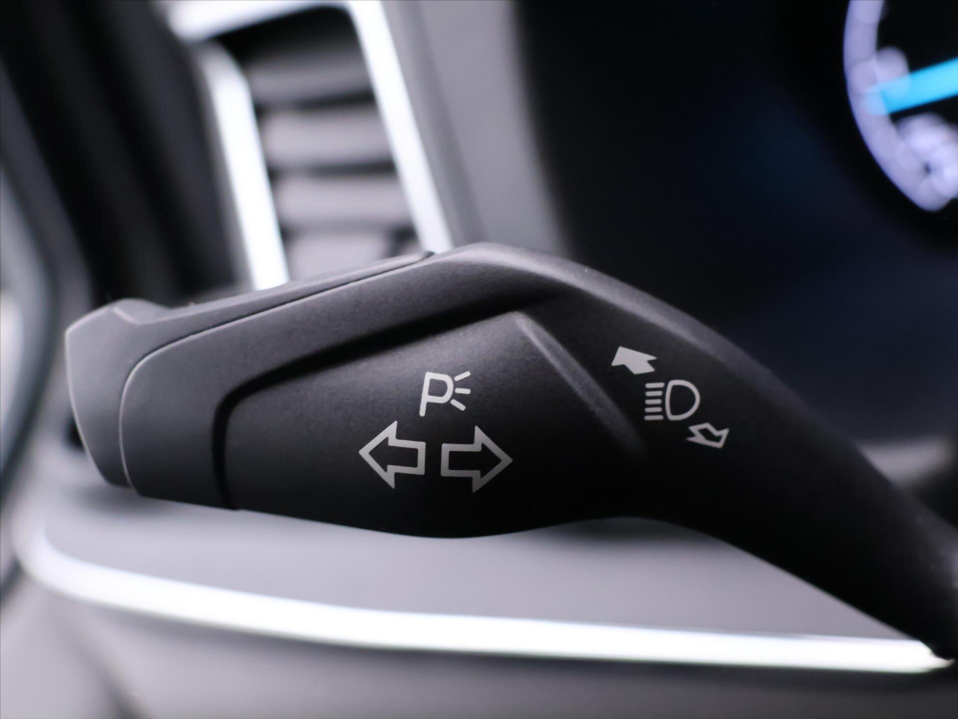 Ford Tourneo Custom Kombi 2,0 l 95 kw