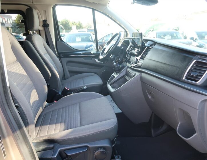 Ford Tourneo Custom MPV 2,0 l 96 kw