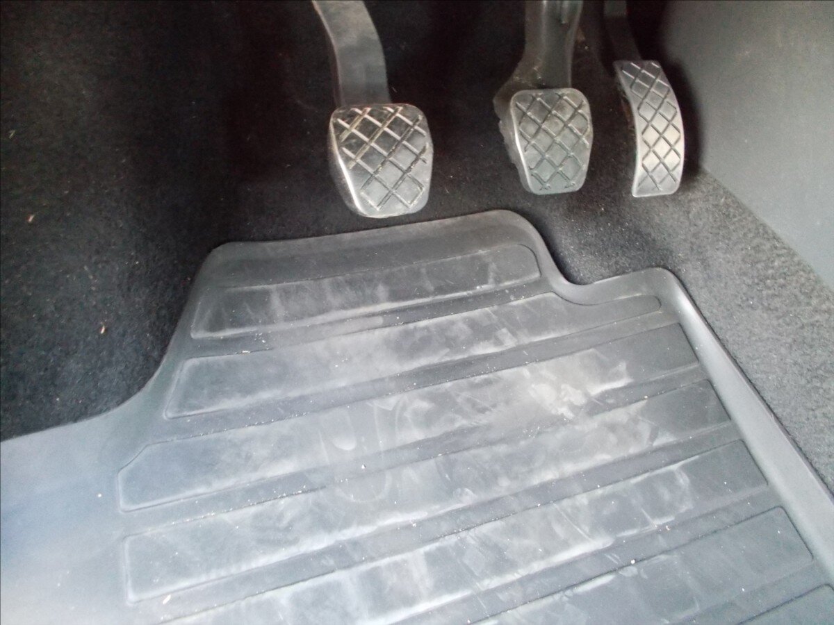 Škoda Rapid Sedan / Limuzína 1,6 l 77 kw