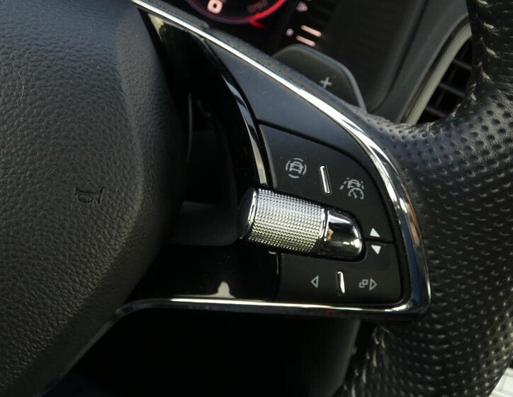 Škoda Karoq SUV / Terénní 1,5 l 110 kw