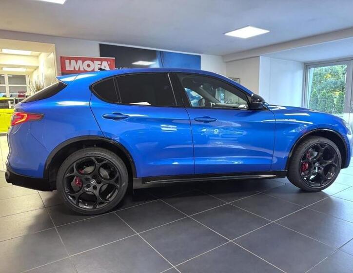 Alfa Romeo Stelvio 4
