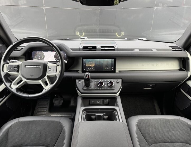 Land Rover Defender 14