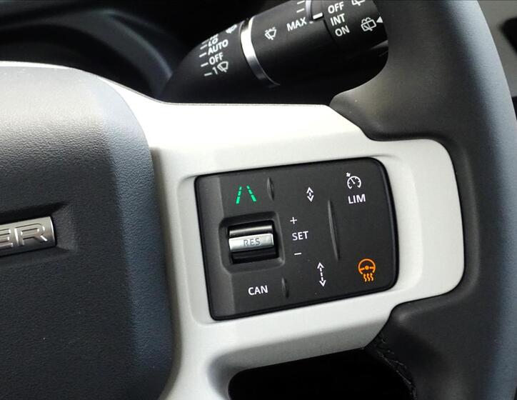 Land Rover Defender 15