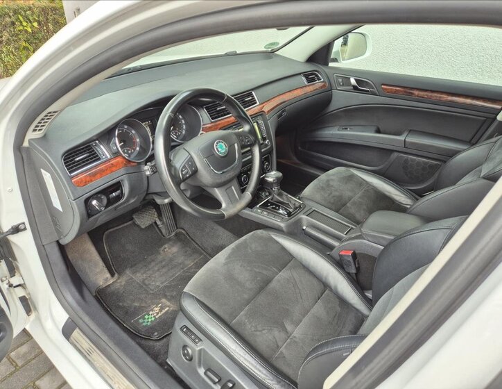 Škoda Superb 11
