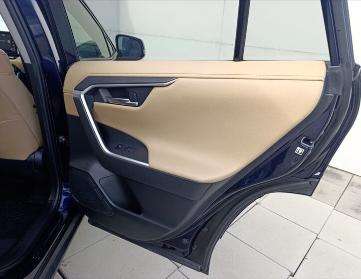 Toyota RAV4 SUV 2,5 l 131 kw