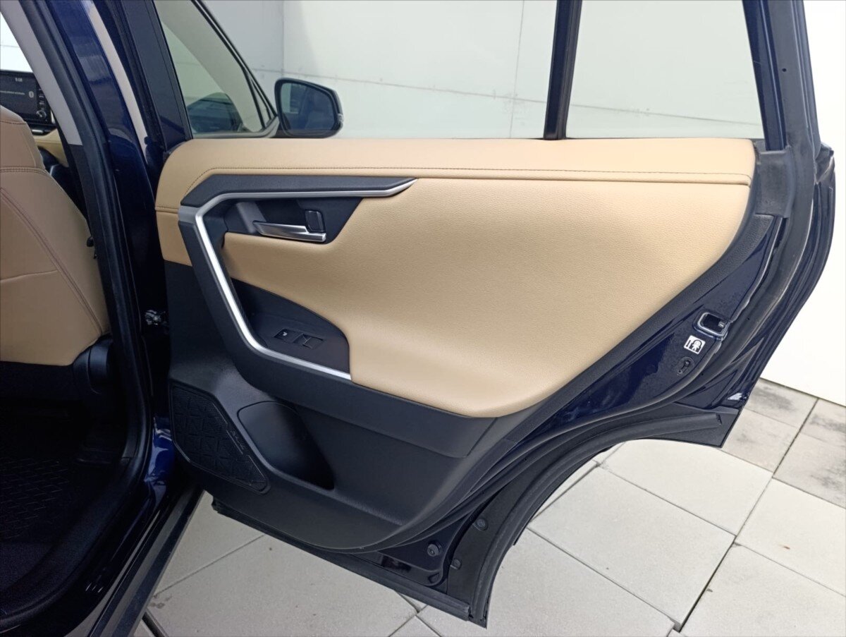 Toyota RAV4 SUV 2,5 l 131 kw