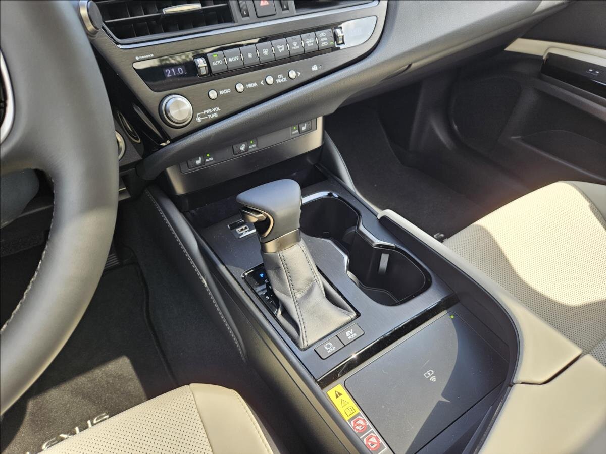 Lexus ES 300h Sedan 2,5 l 160 kw