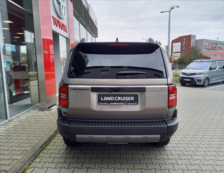 Toyota Land Cruiser 5