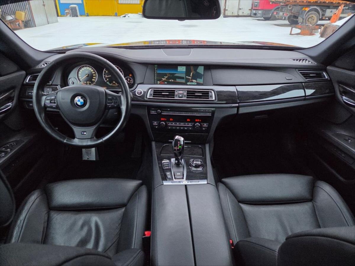 BMW Řada 7 Sedan / Limuzína 4,4 l 300 kw