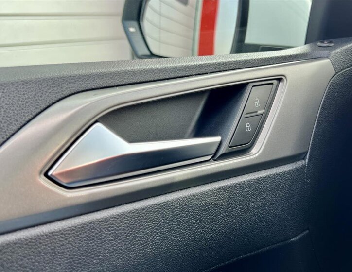 Volkswagen Polo Hatchback 999,0 70 kw