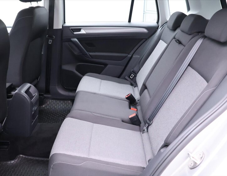 Volkswagen Golf Sportsvan 13