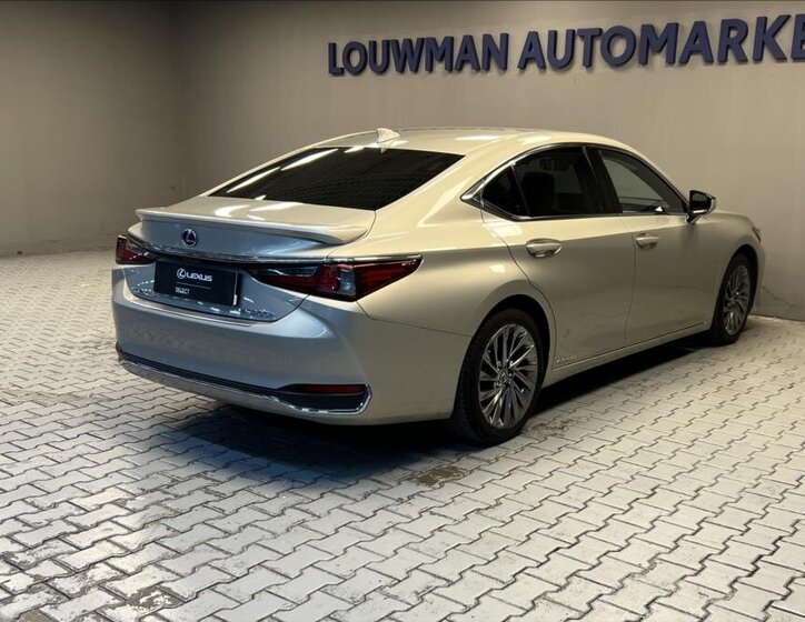 Lexus ES 300h Sedan 2,5 l 160 kw