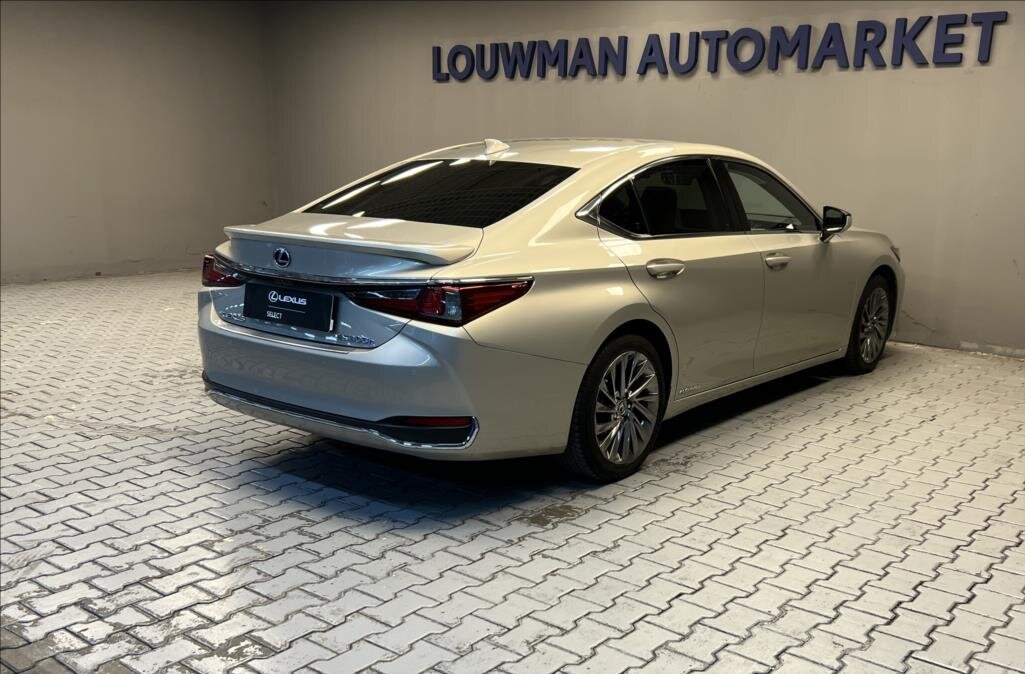 Lexus ES 300h Sedan 2,5 l 160 kw