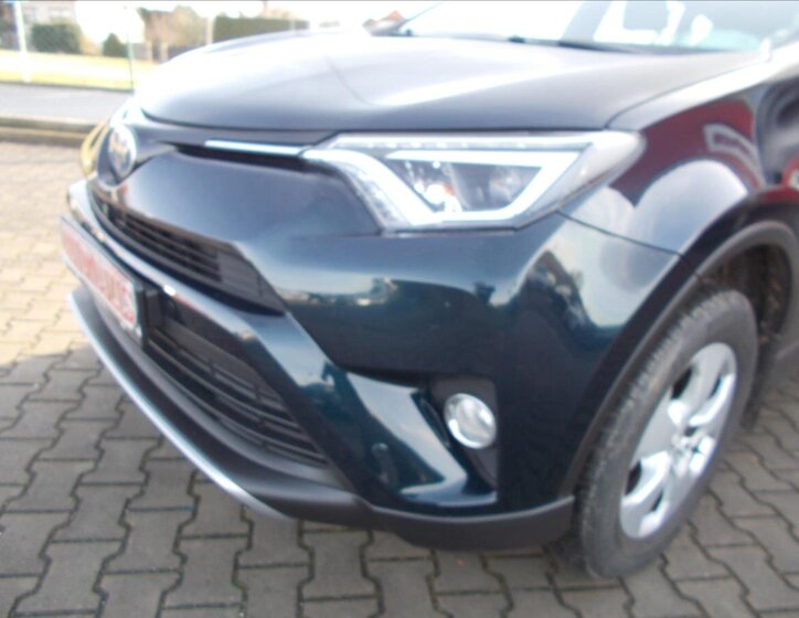 Toyota RAV4 SUV 2,5 l 114 kw