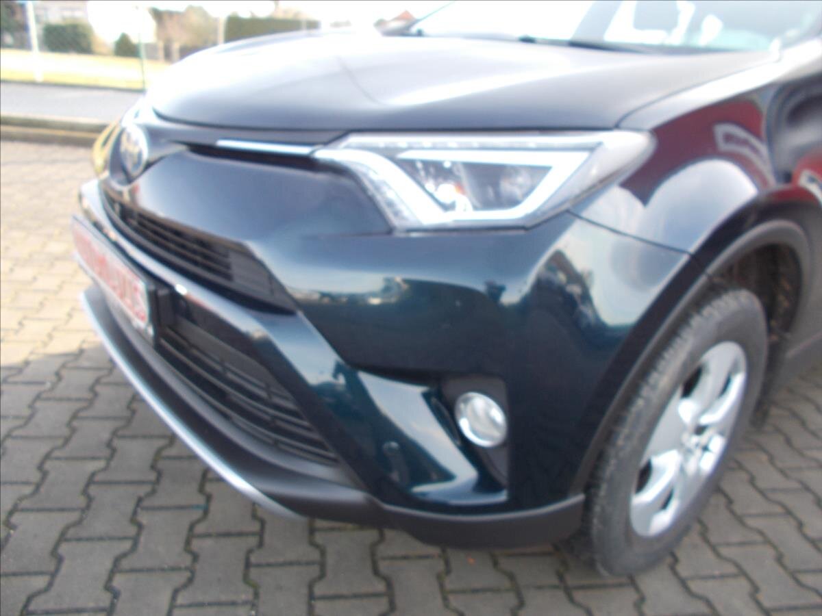 Toyota RAV4 SUV 2,5 l 114 kw