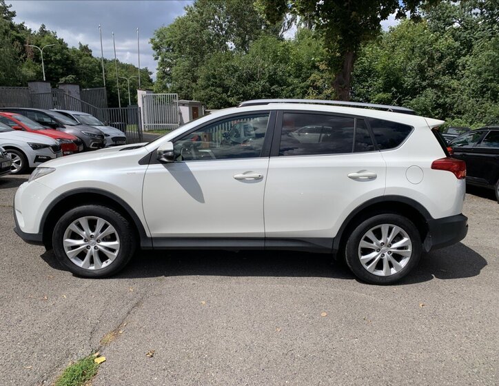 Toyota RAV4 SUV / Terénní 2,2 l 110 kw