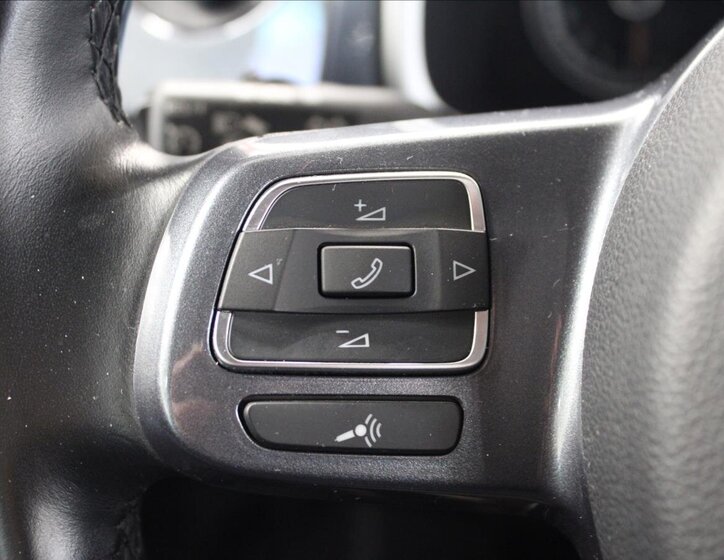 Volkswagen Beetle Hatchback 1,2 l 77 kw