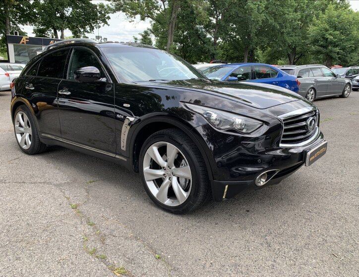 Infiniti QX70 3