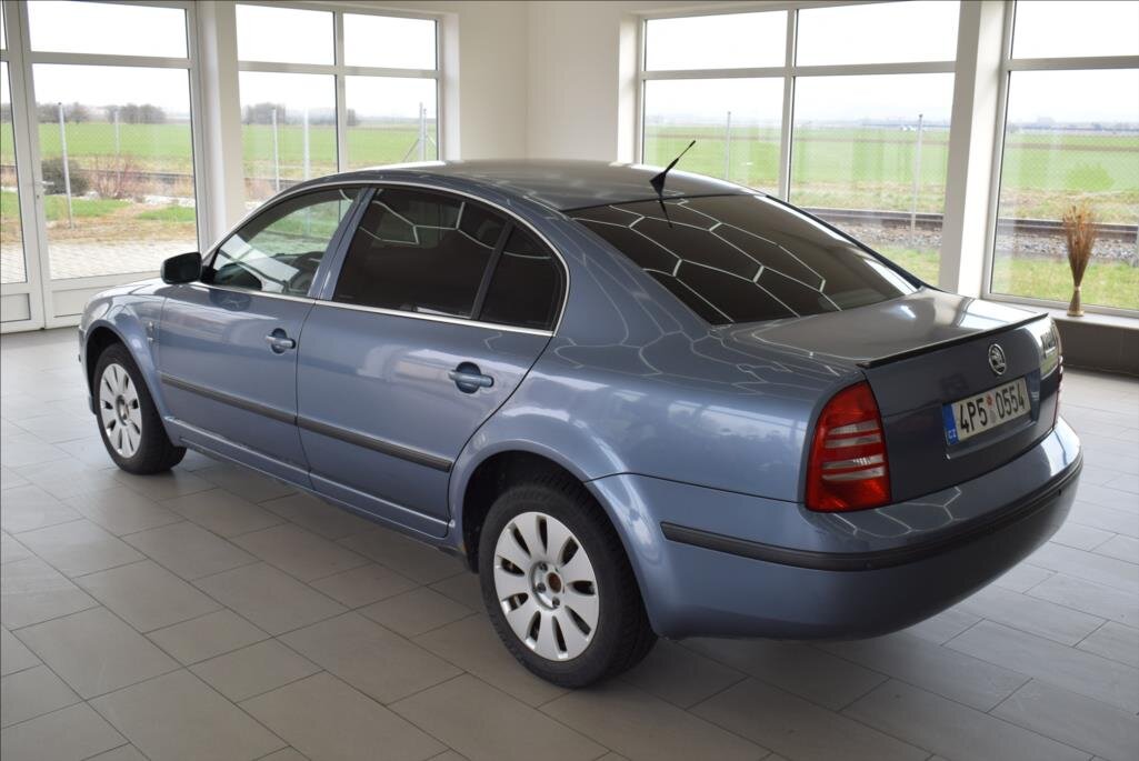 Škoda Superb Sedan / Limuzína 2,8 l 142 kw