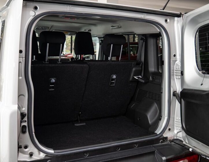 Suzuki Jimny SUV 1,5 l 75 kw