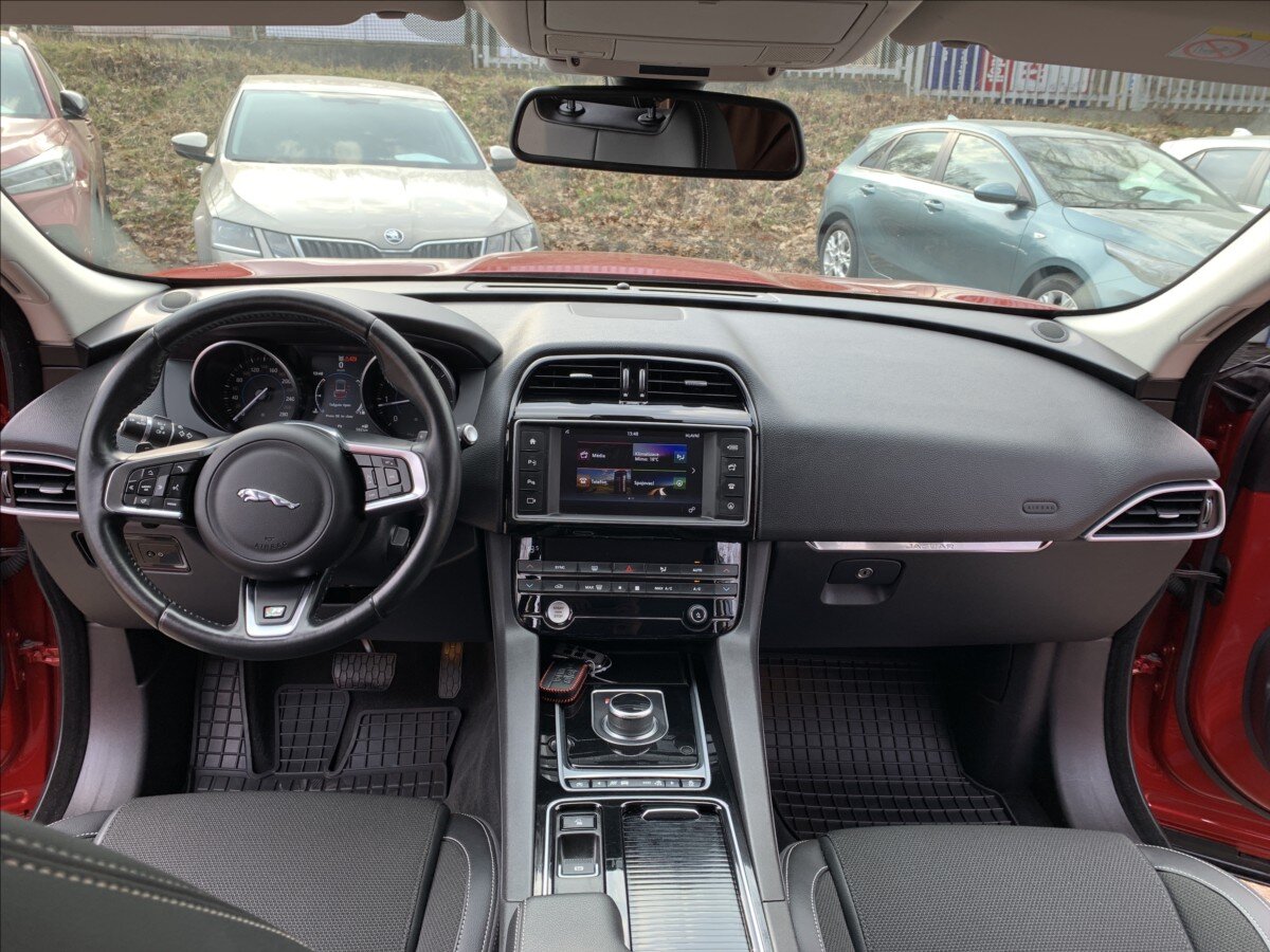Jaguar F-Pace SUV / Terénní 2,0 l 132 kw