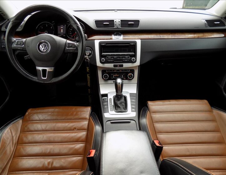 Volkswagen Passat 25