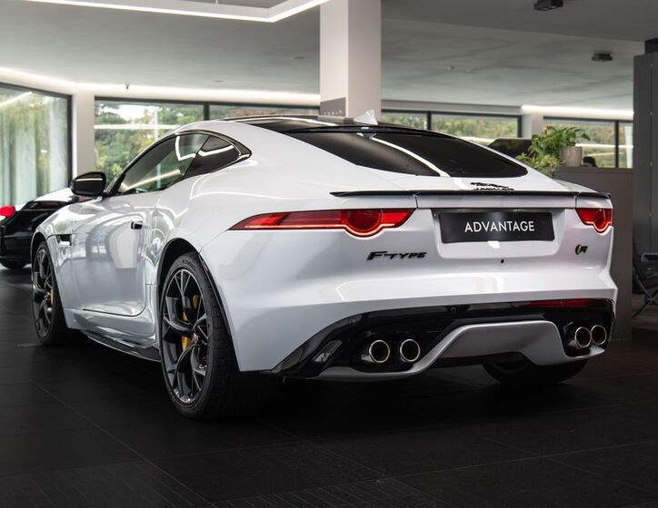 Jaguar F-Type 4