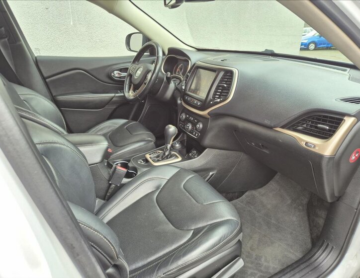 Jeep Cherokee SUV 2,2 l 147 kw