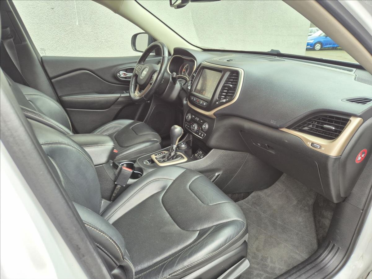 Jeep Cherokee SUV 2,2 l 147 kw