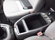 SsangYong Rodius VAN-Minibus 2,0 l 114 kw