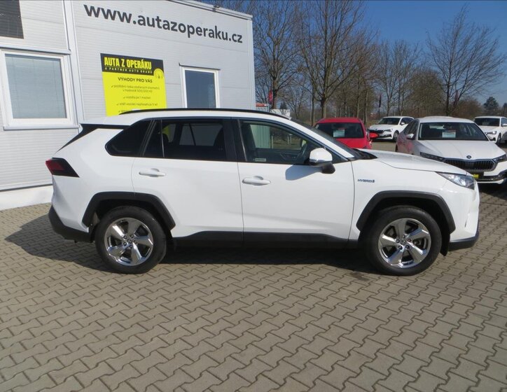 Toyota RAV4 SUV / Terénní 2,5 l 131 kw