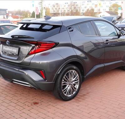 Toyota C-HR 4