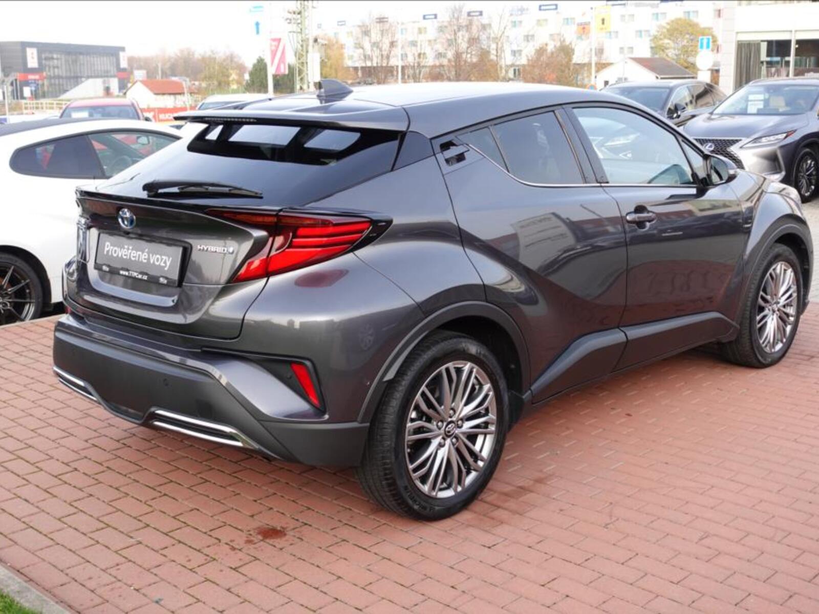 Toyota C-HR 4