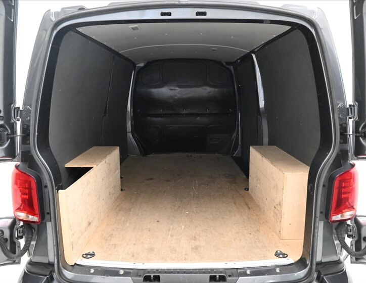 Volkswagen Transporter Skříň 2,0 l 110 kw