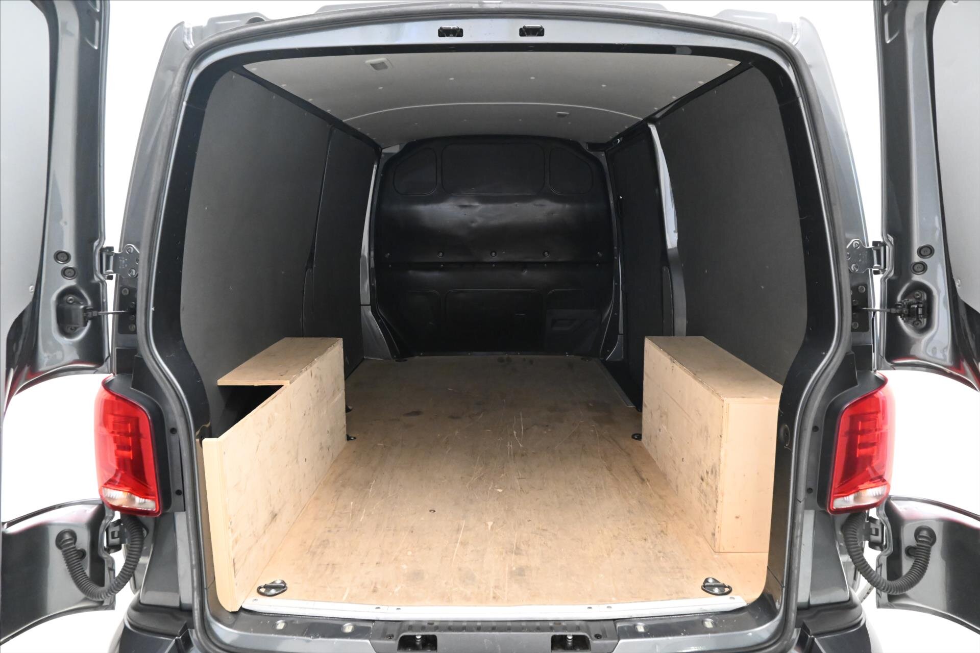 Volkswagen Transporter Skříň 2,0 l 110 kw