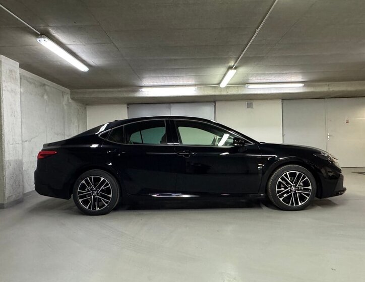 Toyota Camry Sedan / Limuzína 2,5 l 160 kw