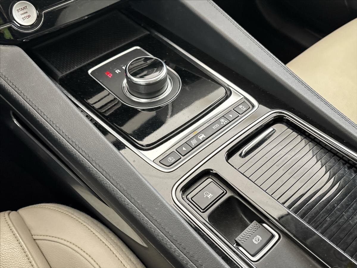 Jaguar F-Pace SUV / Terénní 2,0 l 132 kw