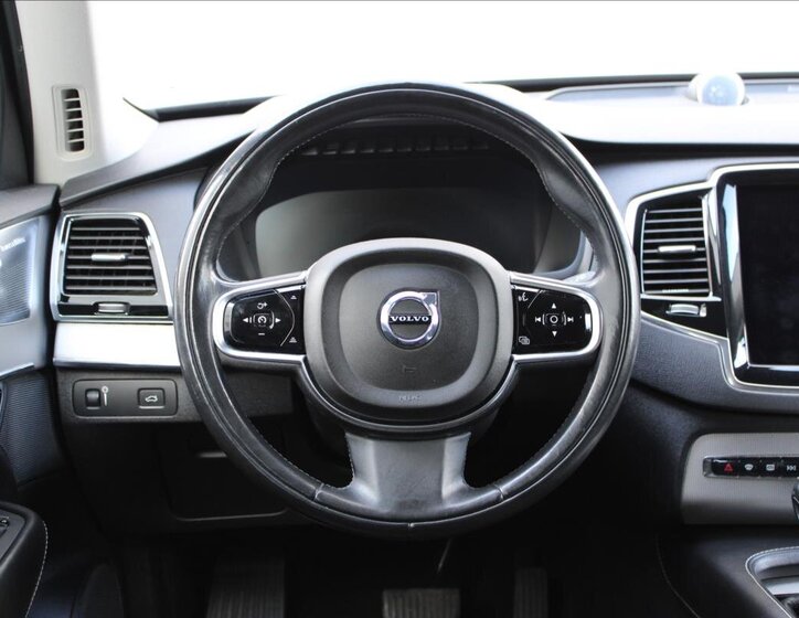 Volvo XC90 SUV / Terénní 2,0 l 165 kw