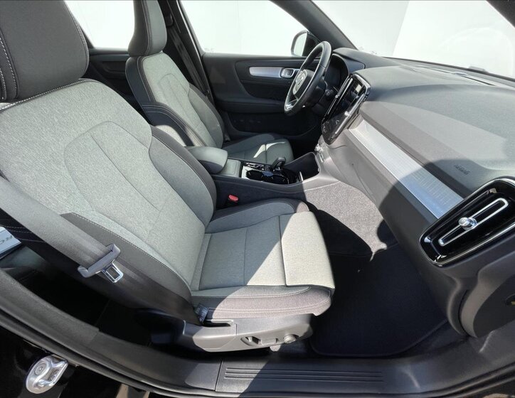 Volvo XC40 SUV / Terénní 2,0 l 145 kw