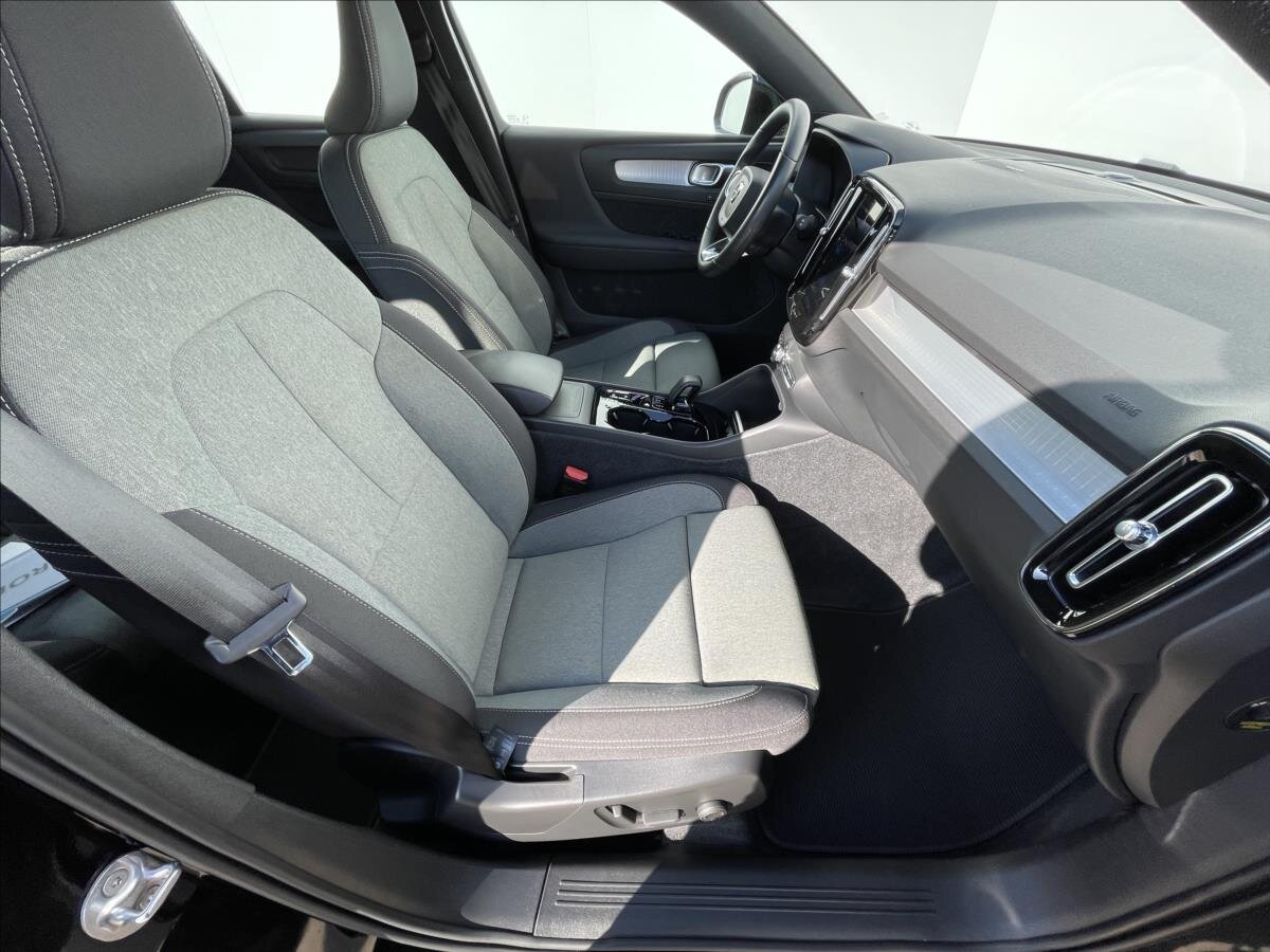 Volvo XC40 SUV / Terénní 2,0 l 145 kw