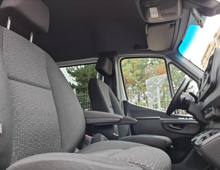 Mercedes-Benz Sprinter 13