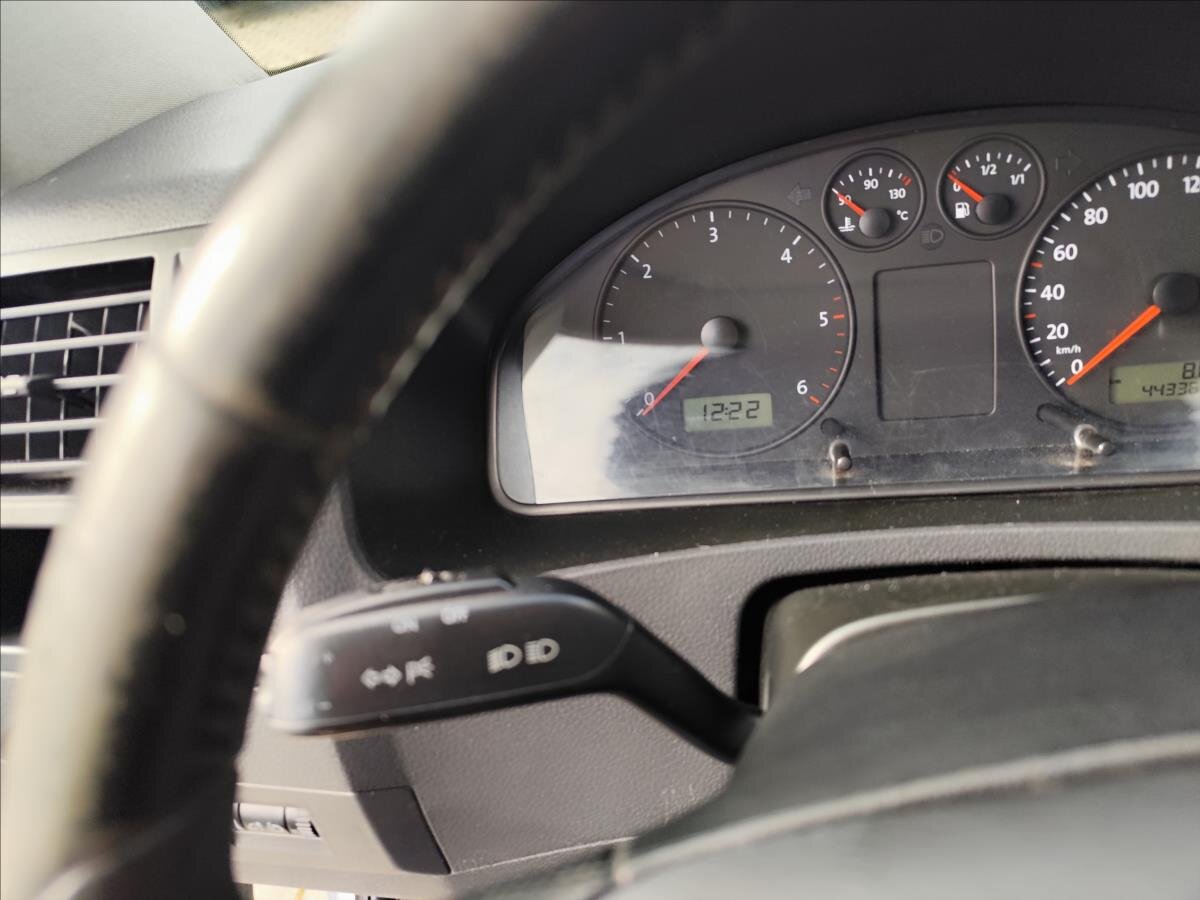 Volkswagen Caravelle Kombi 2,5 l 96 kw