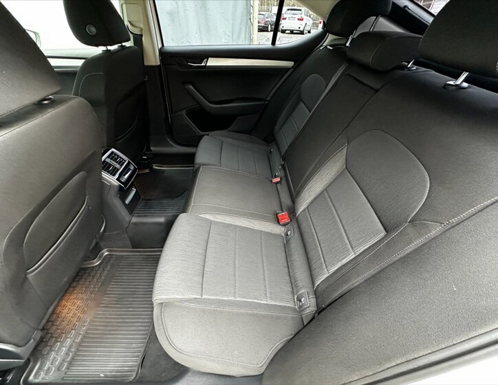 Škoda Superb Sedan / Limuzína 2,0 l 110 kw