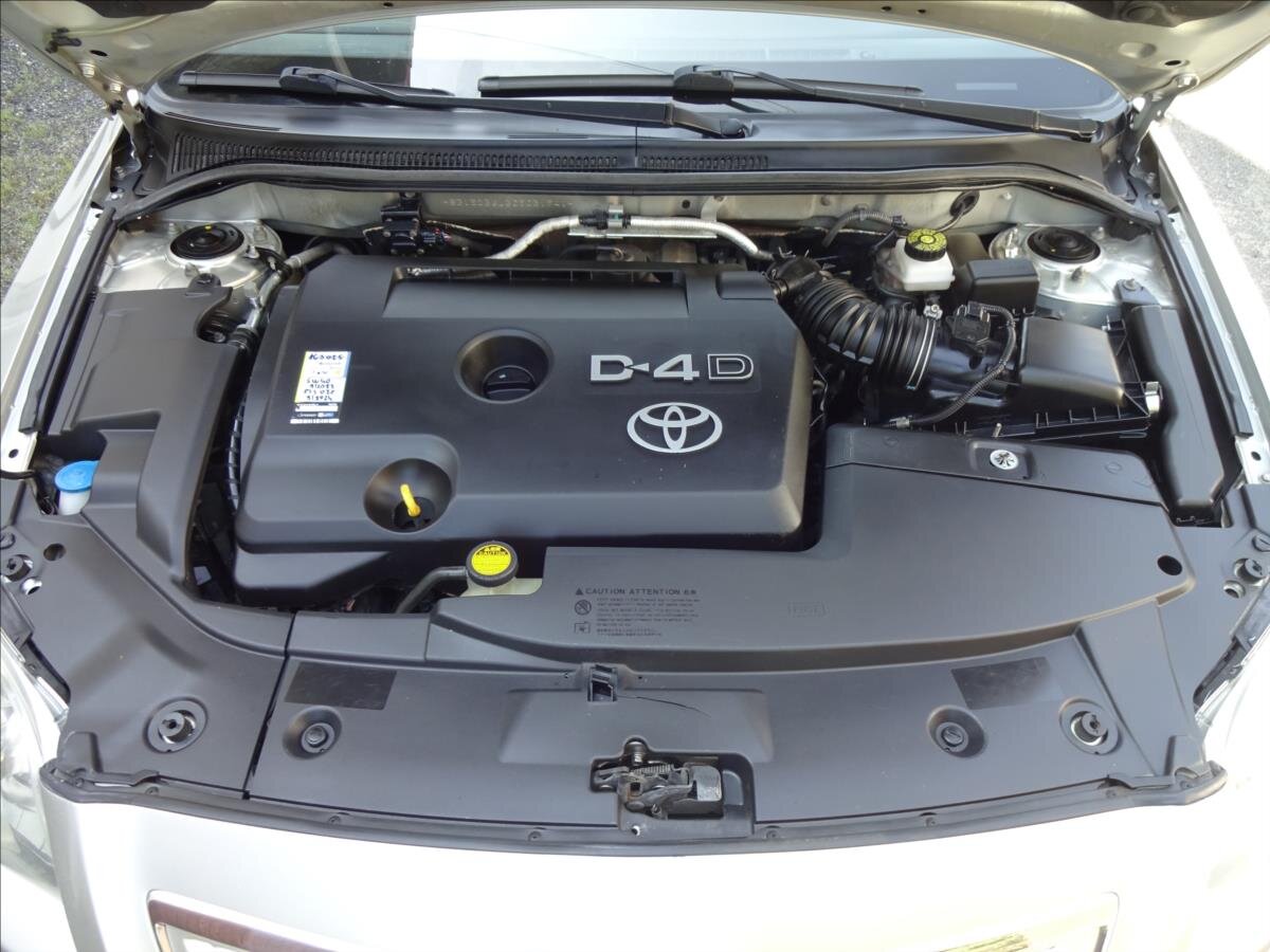 Toyota Avensis Kombi 2,0 l 93 kw