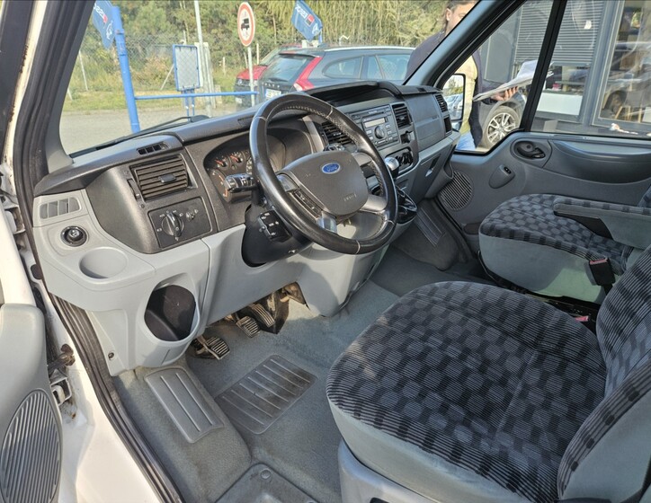 Ford Transit 9
