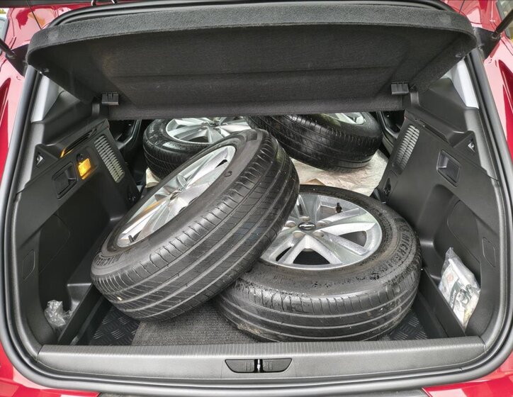 Opel Grandland SUV / Terénní 1,2 l 96 kw