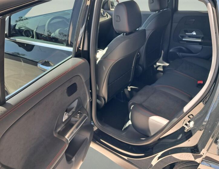 Mercedes-Benz GLA 13