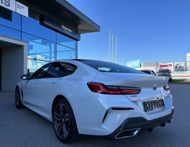 BMW Řada 8 9