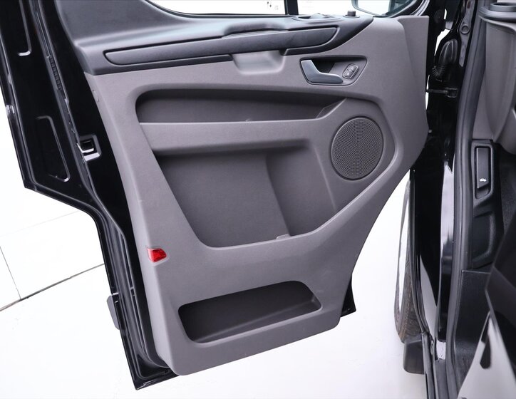 Ford Transit Custom 10